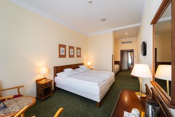 EA Hotel Rokoko**** - Dreibettzimmer
